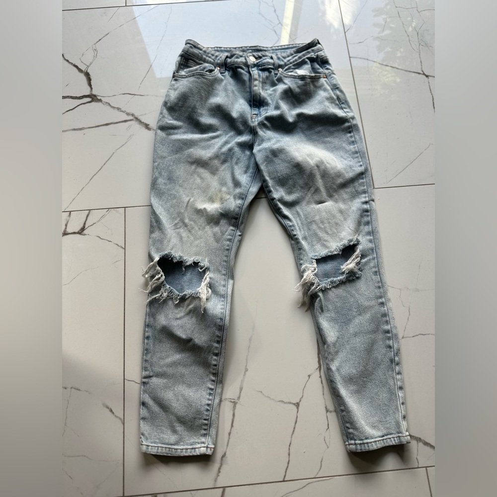 Light wash boyfriend jeans